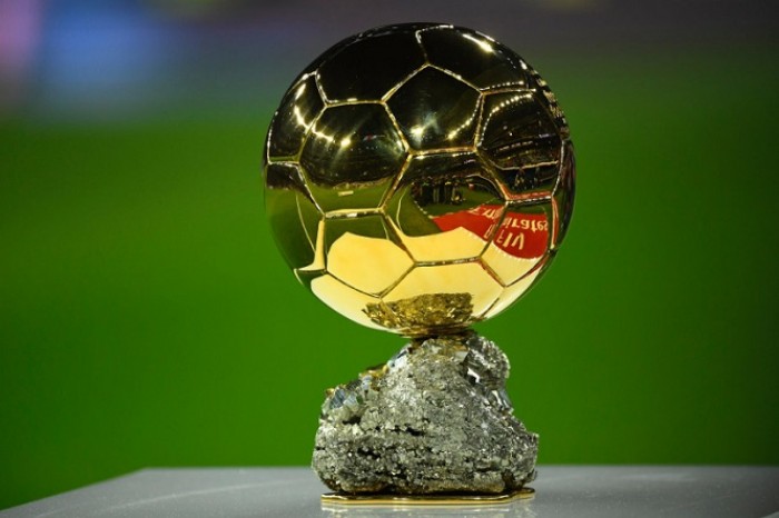 Quả bóng vàng có tên đầy đủ là Quả bóng vàng châu Âu (tiếng Pháp: Ballon d’Or)